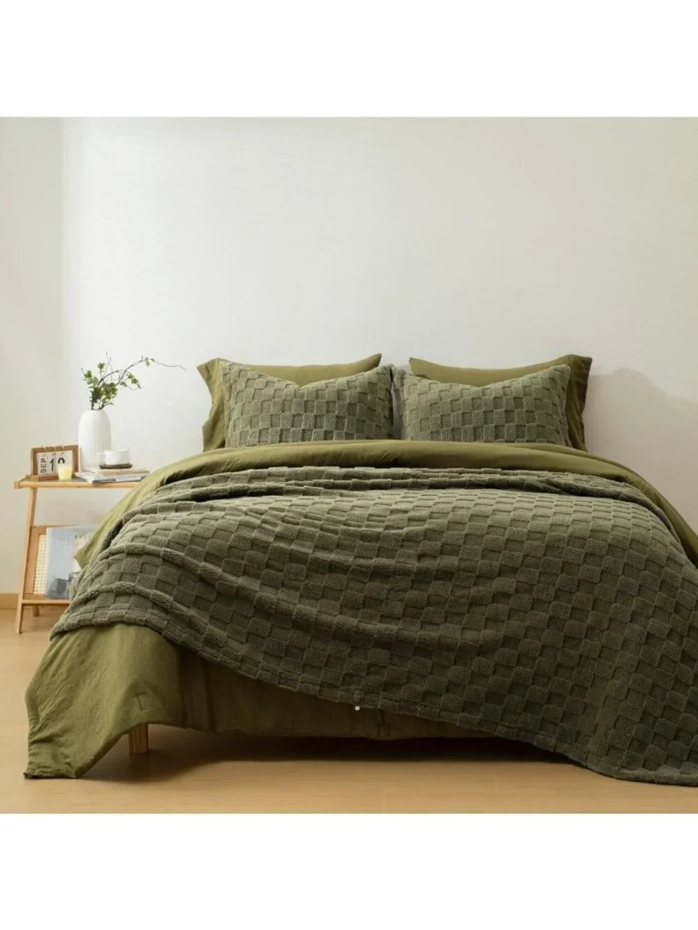 Cozy 4pc King Comforter Set with Detachable Fluffy Blanket in Olive Green